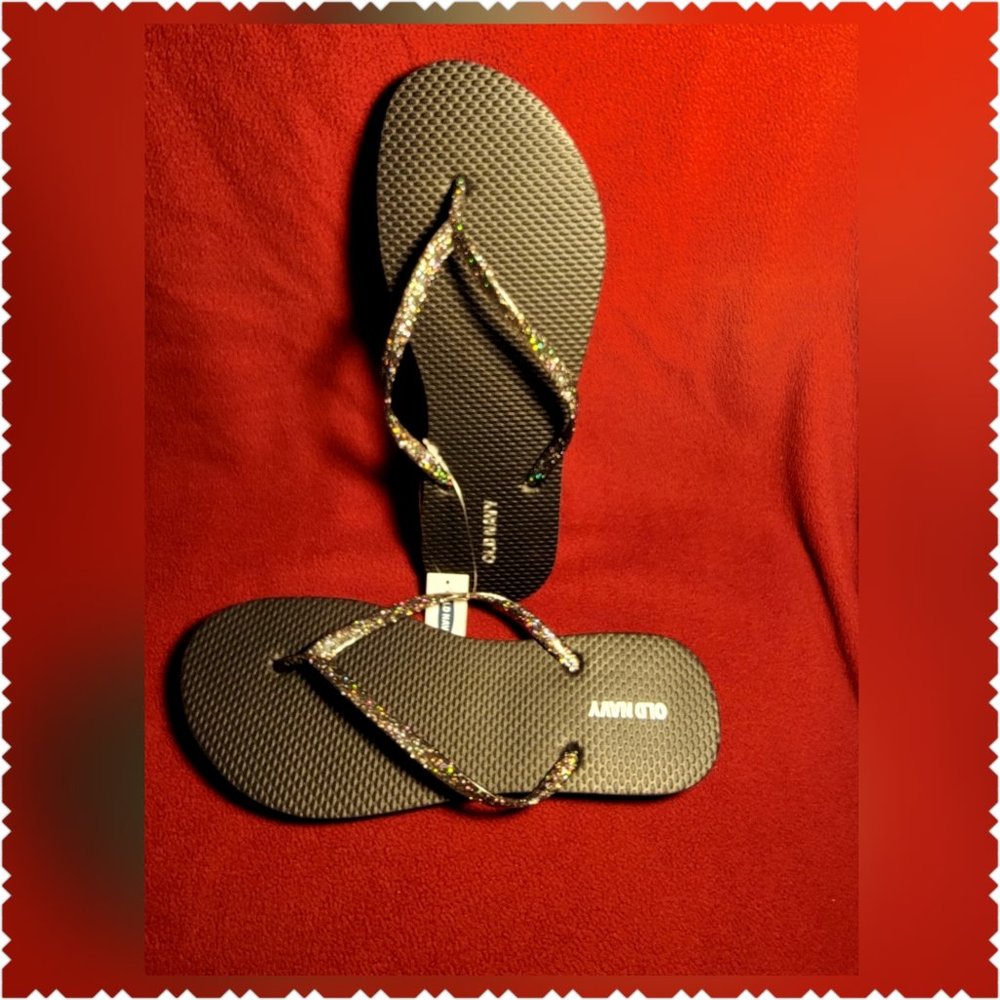 OLD NAVY FLIP FLOPS SIZE 7 BLACK